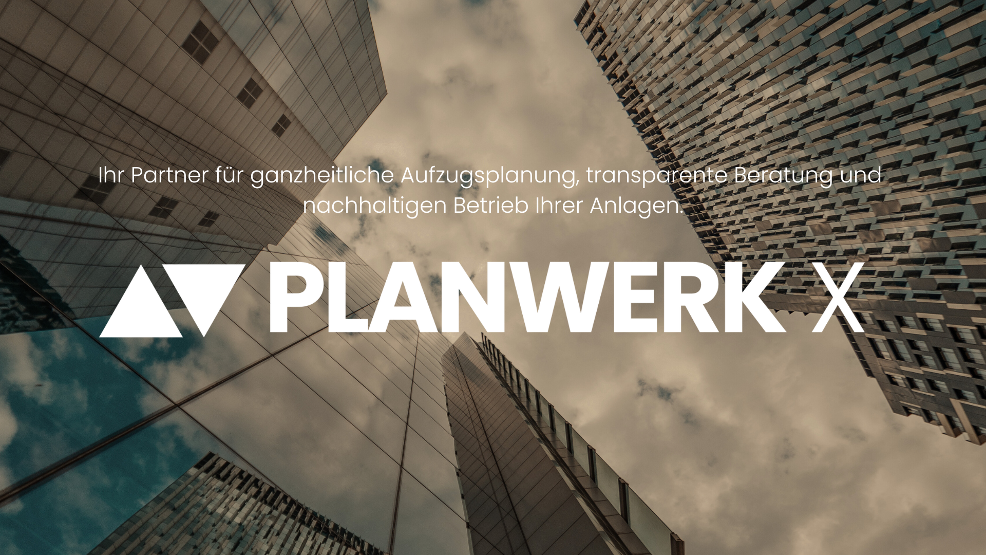 Bild Wolkenkratzern von unten fotografiert, PLANWERK X