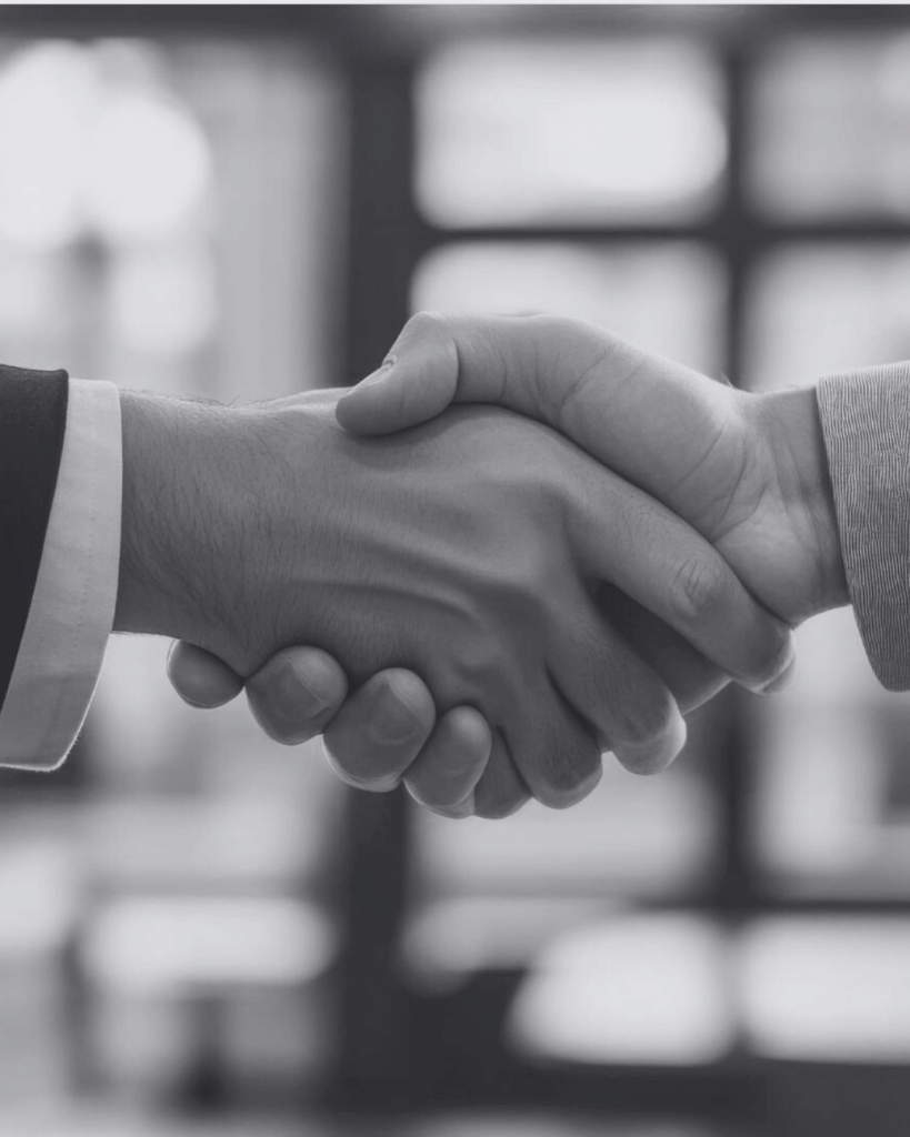 Zwei Hände die sich schütteln für Service von PLANWERK X